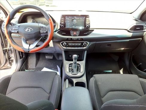 Used 2018 Hyundai Elantra GT FWD image 5