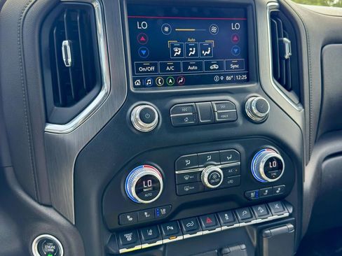 Used 2022 GMC Sierra 2500 Denali w/ Technology Package AWD/4WD image 17