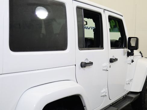 Used 2014 Jeep Wrangler Altitude image 6
