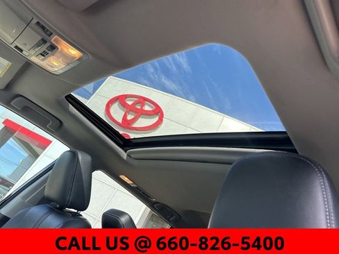 Used 2018 Toyota Highlander SE image 16