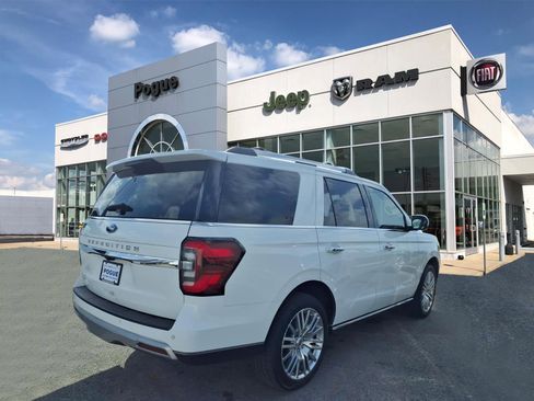 Used 2024 Ford Expedition Limited image 2