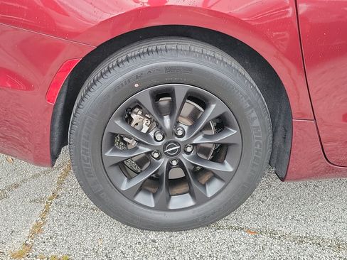 Used 2021 Chrysler Pacifica Touring-L w/ Premium & Safety Sphere Group FWD image 5