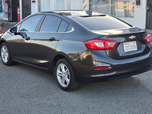 Used 2017 Chevrolet Cruze LT FWD image 11