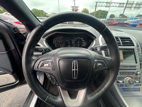 Used 2017 Lincoln MKZ Reserve w/ Luxury Package AWD/4WD image 8