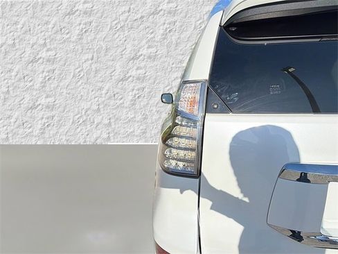 Used 2018 Lexus GX 460 image 10