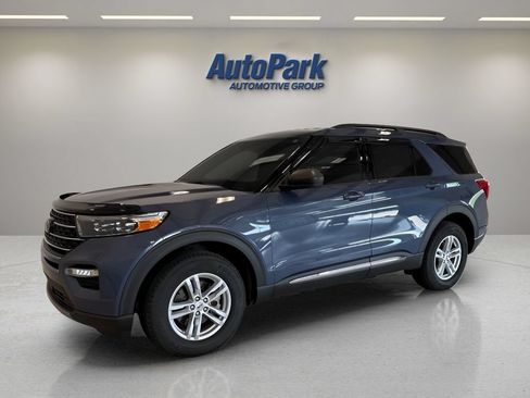 Certified 2021 Ford Explorer XLT w/ Equipment Group 202A AWD/4WD image 3