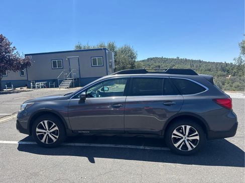 Used 2018 Subaru Outback 2.5i Limited AWD/4WD image 8