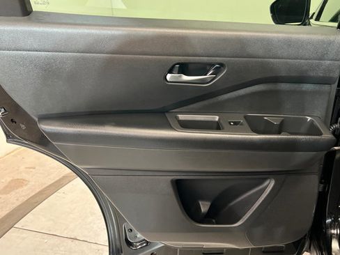 Used 2022 Nissan Pathfinder SV w/ SV Black Package image 18