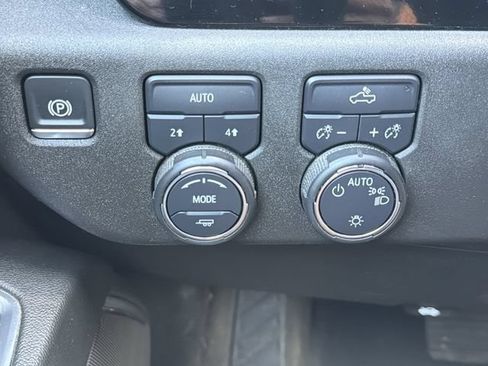 Used 2025 Chevrolet Silverado 1500 LT AWD/4WD image 25