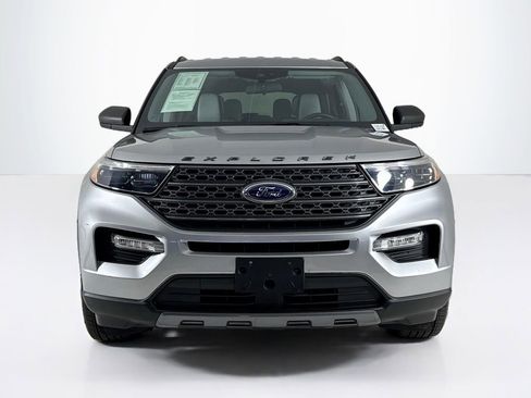 Used 2021 Ford Explorer XLT w/ Equipment Group 202A image 8