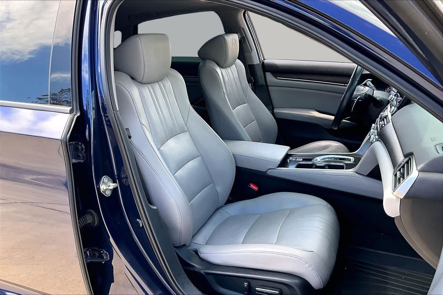 Used 2018 Honda Accord Touring image 9