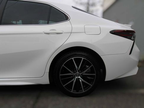 Used 2023 Toyota Camry SE image 14