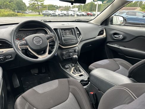 Used 2015 Jeep Cherokee Latitude AWD/4WD image 8