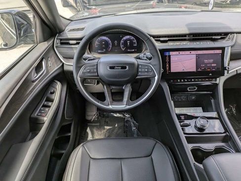 New 2026 Jeep Grand Cherokee L Limited w/ Luxury Tech Group II AWD/4WD image 17