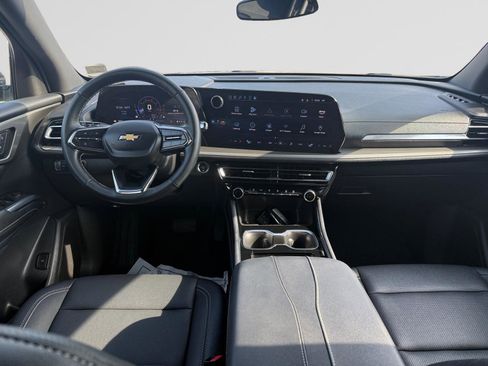 Used 2025 Chevrolet Traverse LT image 10