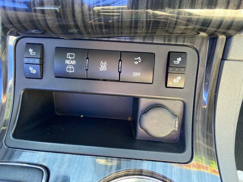 Used 2014 Chevrolet Traverse LT image 16