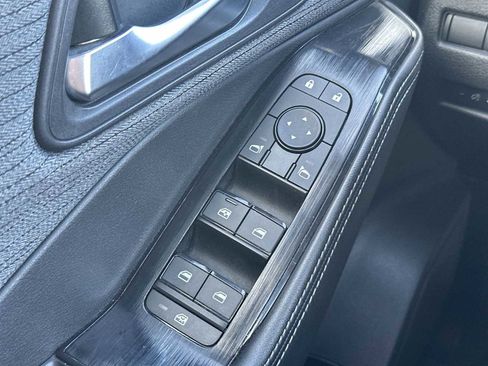 Used 2023 Nissan Rogue SV image 15