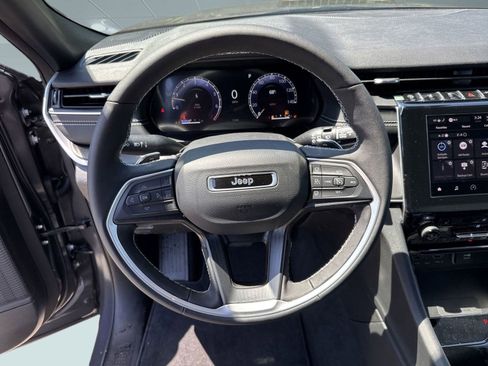 New 2025 Jeep Grand Cherokee Altitude image 26