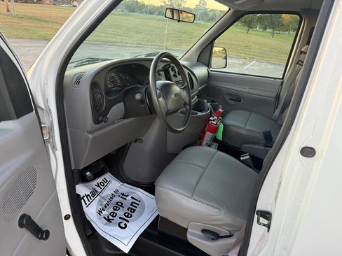 Used 1998 Ford E-350 and Econoline 350 Club Wagon RWD image 10