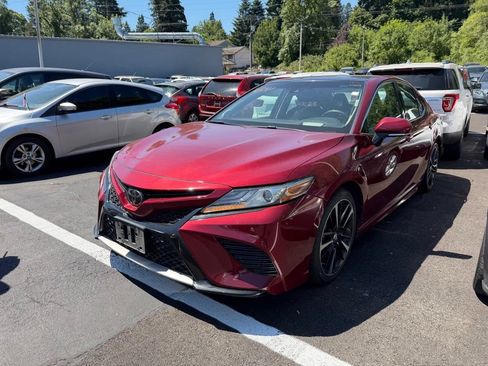 Used 2018 Toyota Camry XSE w/ Driver Assist Package FWD image 3