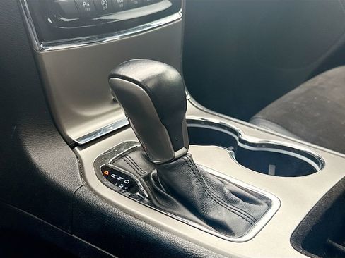 Used 2019 Jeep Grand Cherokee Altitude image 16