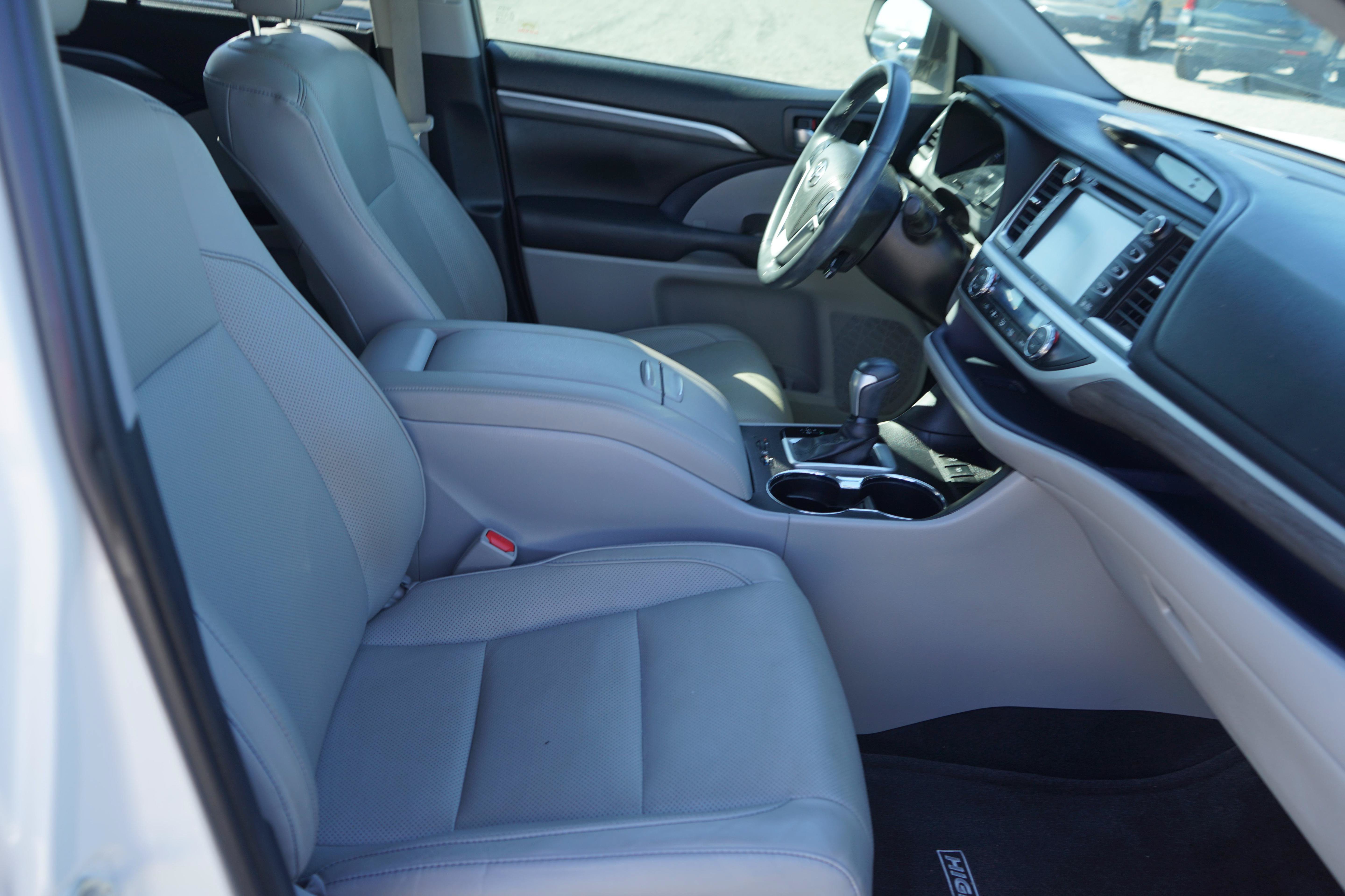 Used 2019 Toyota Highlander Limited FWD image 23