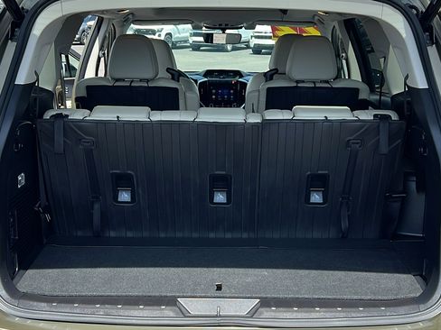 Used 2022 Subaru Ascent Limited w/ Technology Package AWD/4WD image 11
