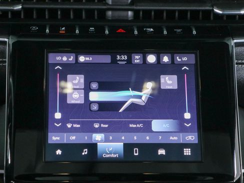 Used 2023 Jeep Grand Cherokee Altitude AWD/4WD image 18