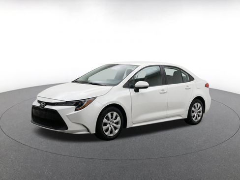 Used 2025 Toyota Corolla LE FWD image 3
