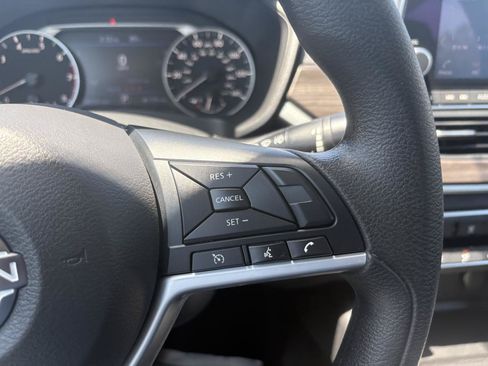Used 2025 Nissan Altima 2.5 SV FWD image 21