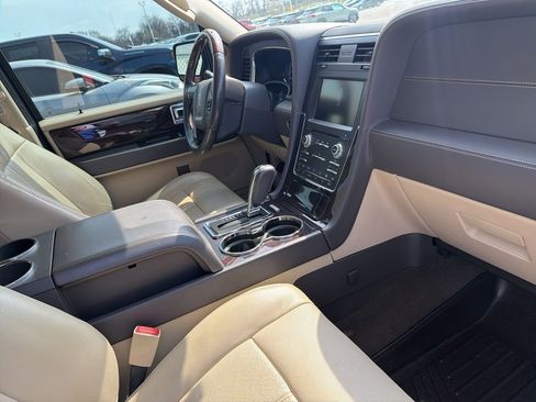 Used 2015 Lincoln Navigator 4WD w/ Equipment Group 101A Reserve image 5