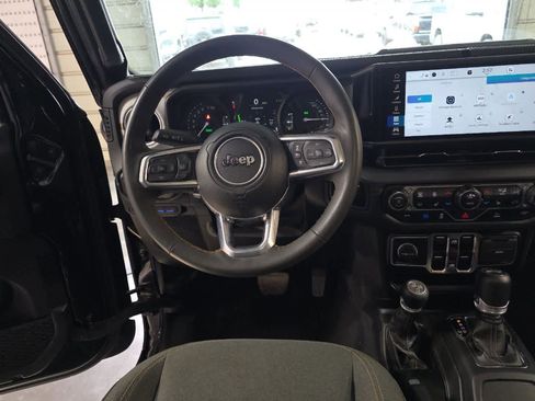 Used 2024 Jeep Wrangler Unlimited Sahara AWD/4WD image 16