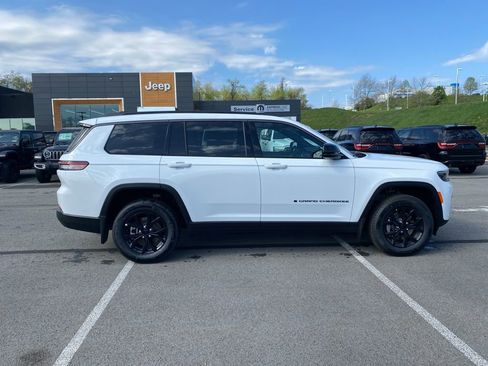 New 2026 Jeep Grand Cherokee L 4WD image 2