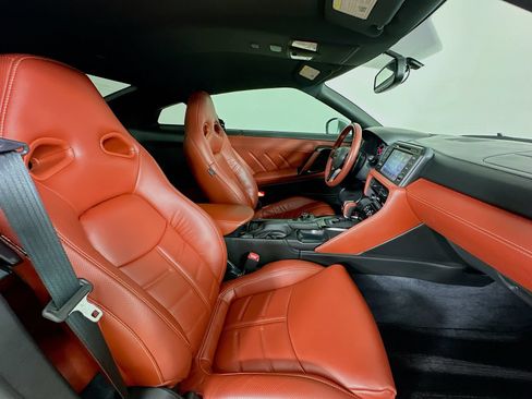 Used 2024 Nissan GT-R Premium w/ Premium Interior Package AWD/4WD image 37