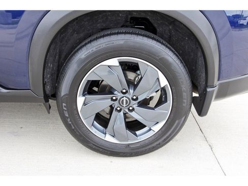 Used 2024 Nissan Rogue SV FWD image 30