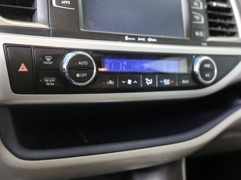 Used 2016 Toyota Highlander XLE image 18