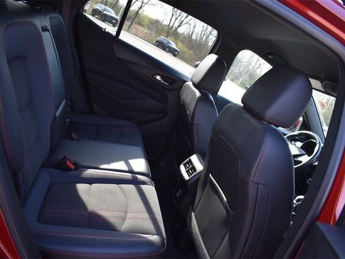 Used 2022 Chevrolet Equinox RS w/ Infotainment Package image 17