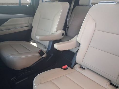 Used 2025 Buick Enclave Preferred w/ Power Package FWD image 28