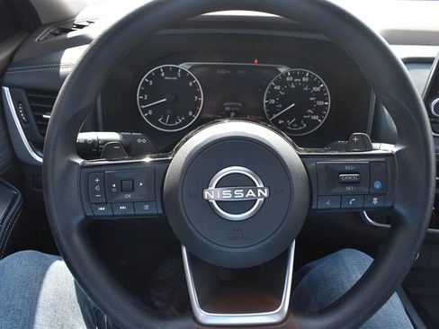 Used 2023 Nissan Rogue SV AWD/4WD image 14