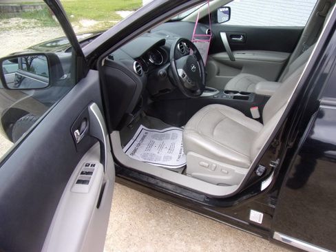 Used 2013 Nissan Rogue SL AWD/4WD image 2