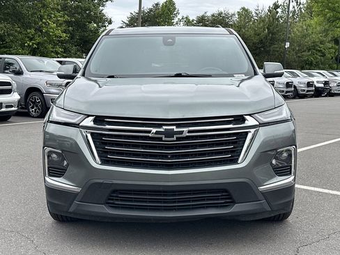 Used 2022 Chevrolet Traverse LT FWD image 9