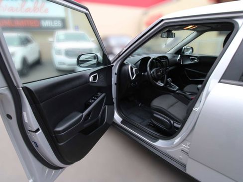 Used 2020 Kia Soul S image 30