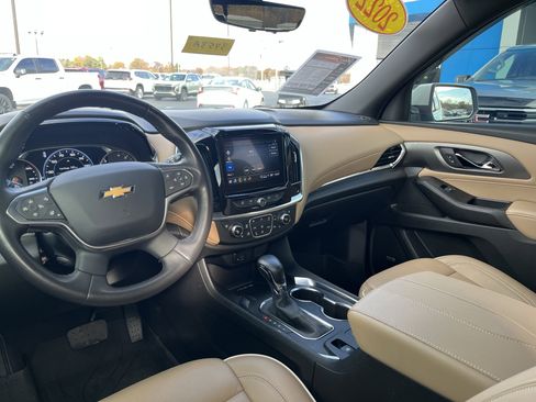 Used 2022 Chevrolet Traverse Premier image 3