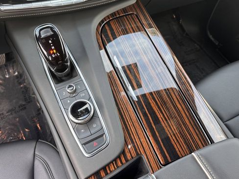 Used 2024 Cadillac Escalade Luxury image 26