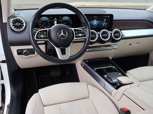 Used 2022 Mercedes-Benz GLB 250 4MATIC image 23