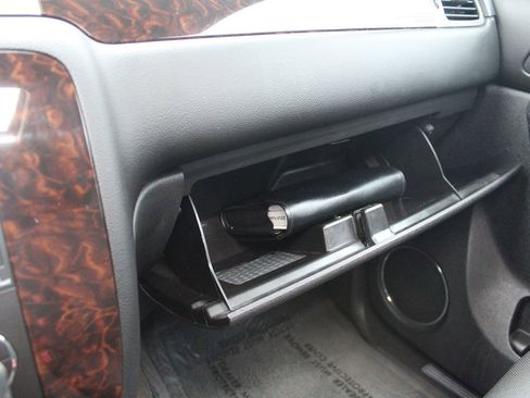 Used 2014 GMC Yukon XL Denali image 34