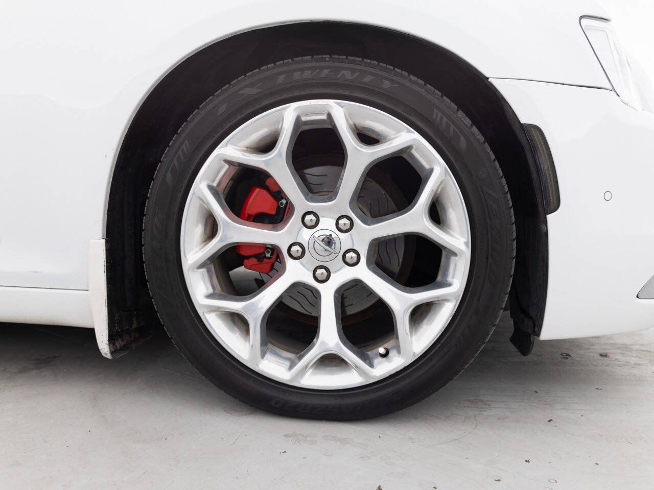 Used 2017 Chrysler 300 C Platinum w/ Safetytec Plus Group RWD image 18