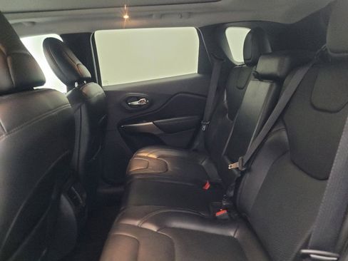 Used 2020 Jeep Cherokee Limited image 18