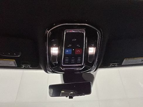 Used 2023 Jeep Grand Cherokee Overland w/ Luxury Tech Group IV AWD/4WD image 25