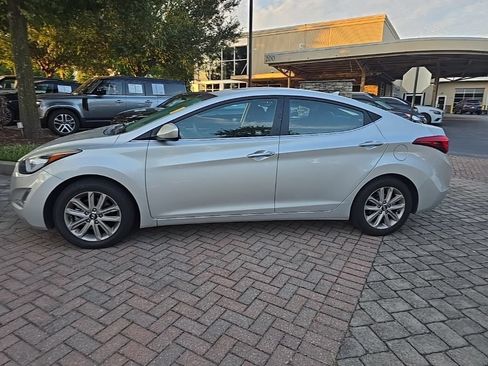 Used 2015 Hyundai Elantra SE w/ Option Group 03 FWD image 5